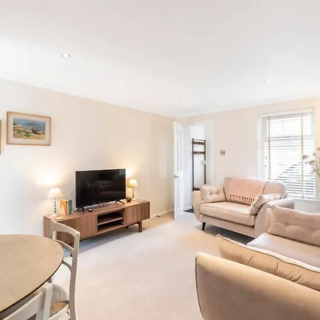 'the Cobbles' - Central, Stylish, Garden, Views *