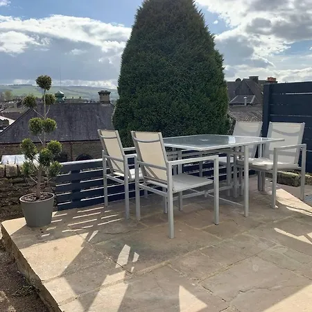 'the Cobbles' - Central, Stylish, Garden, Views Holiday home Skipton