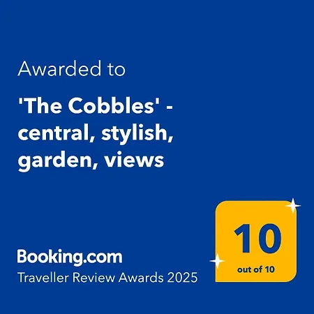 'the Cobbles' - Central, Stylish, Garden, Views Holiday home *
