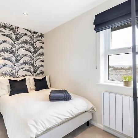 'the Cobbles' - Central, Stylish, Garden, Views *